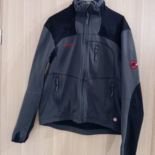 Mammut women's jacket size M like new windbreaker