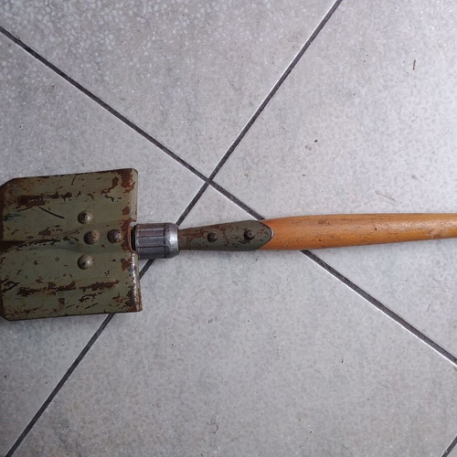 Folding Shovel used, very good condition