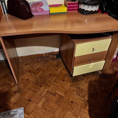 Neoset desk and drawer unit used with issue in bottom drawer