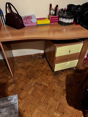 Neoset desk and drawer unit used with issue in bottom drawer