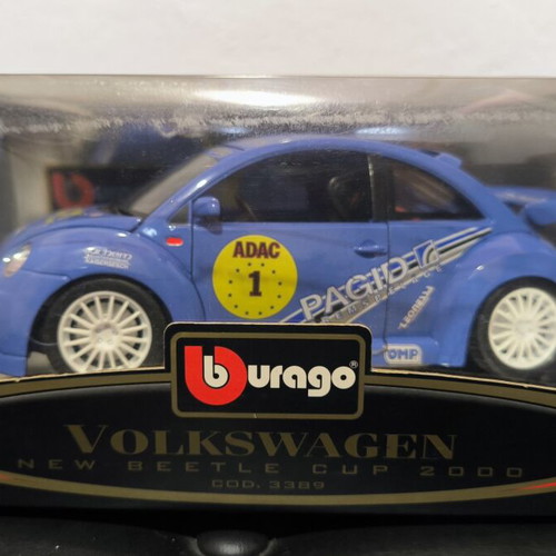Burago Volkswagen New Beetle Cup 2000 1:18 scale new