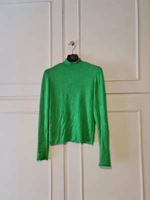 Surkana women's green turtleneck blouse like new