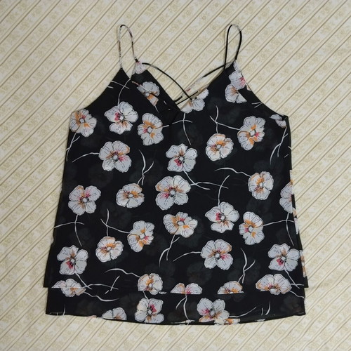 Sleeveless women's top medium with floral design, like new