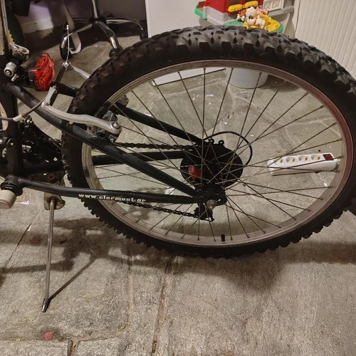 Clermont Tribal mountain bike used, 24 inch, front suspension, Shimano gears