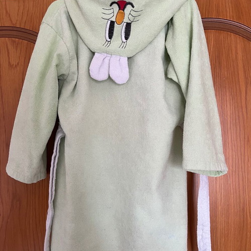 Children's bathrobe like new, size 7-8, light green color