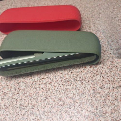 IQOS ILUMA Moss Green σαν καινούργιο με θήκη Bright Coral δώρο