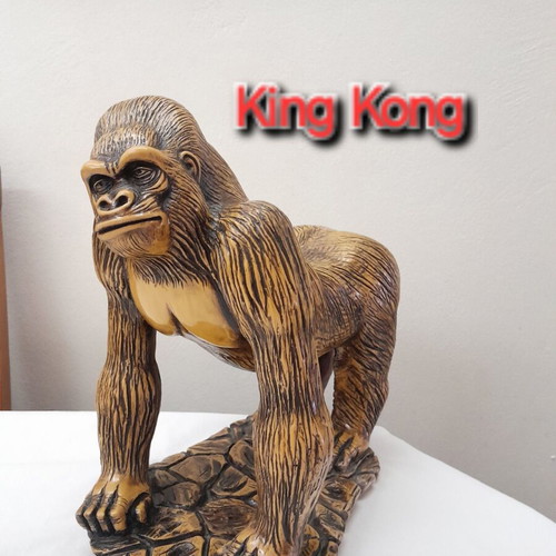 King Kong decorative gorilla sculpture like new, resin faux wood effect