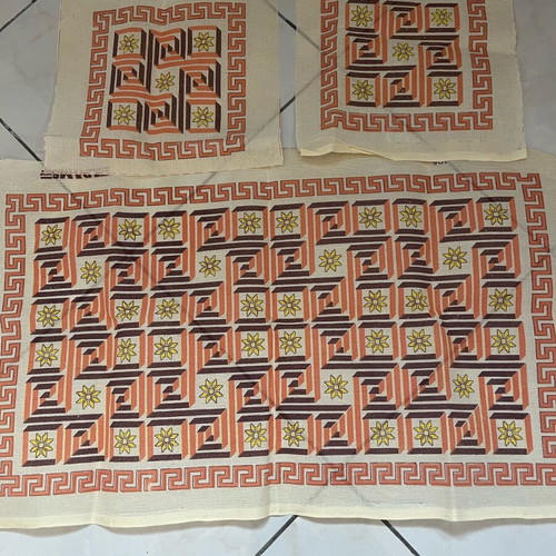 Set of table linens new, 1 large and 2 small napkins