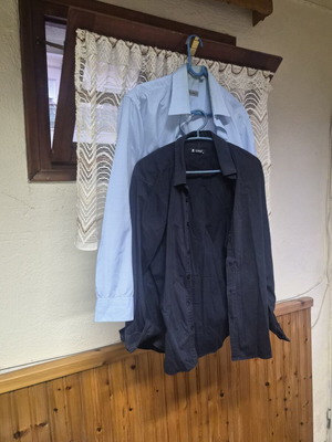 Men's dress shirts set size large, like new, blue and light blue
