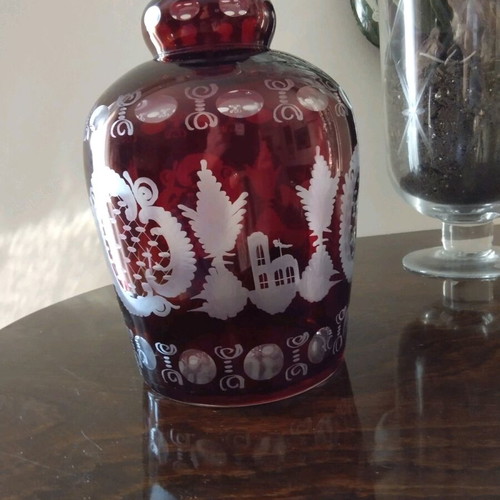 Crystal carafe burgundy new collectible