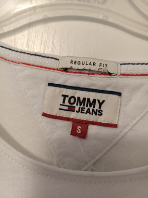 Tommy Jeans men's white regular fit t-shirt, size Small