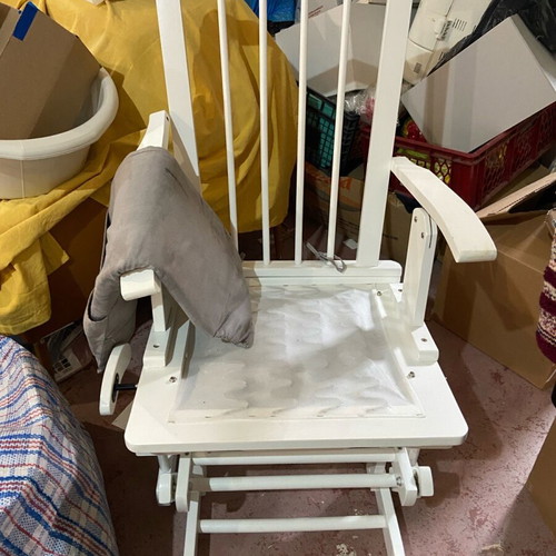 Rocking nursing chair used with mechanism without cushions