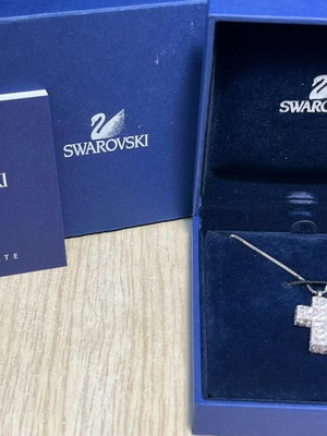 Κολιέ με διπλό σταυρό από κρύσταλλο Swarovski σαν καινούργιο, ασημί
