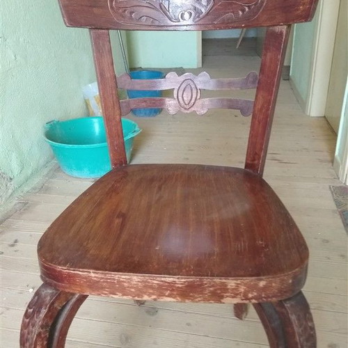 Table with lion legs and 4 chairs used
