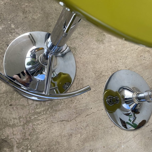Bar stools set of 2 used, green with chrome base and adjustable height