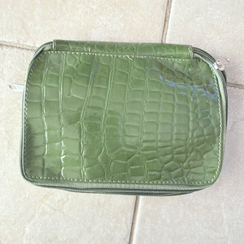 Acamnia toiletry bag new, green