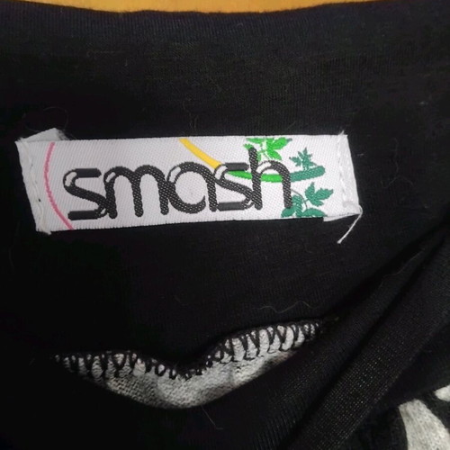 Smash skirt like new, black and white, with ruffle hem
