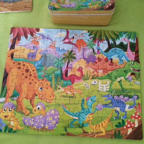Puzzles in metal boxes like new, 3 pieces with dinosaurs, excavator and pirates