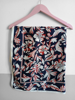 Square scarf like new with floral pattern 75x75 cm