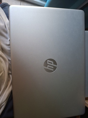 HP Laptop 15.6 Ryzen 5 Radeon Graphics like new