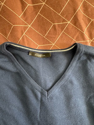Manetti knitted sweater with V unused, size M, blue