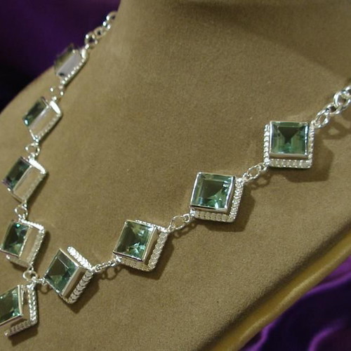 Fashion 925 silver necklace with green amethyst crystals new