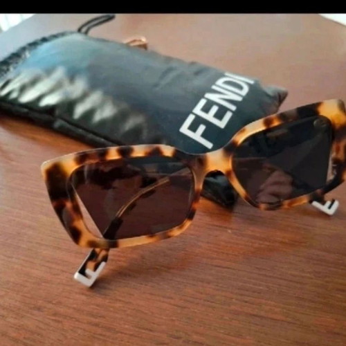 Fendi sunglasses tortoise shell like new, brown