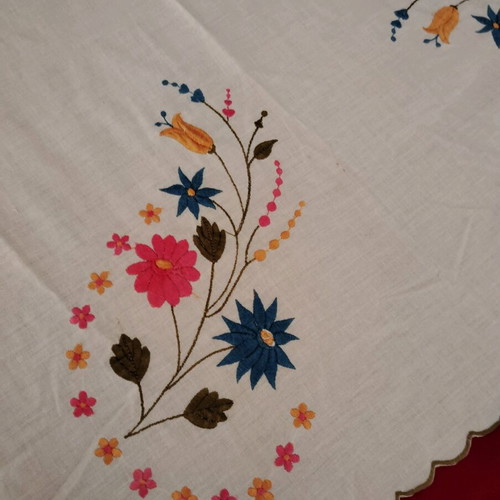Tablecloth used 0.70x0.70 embroidered