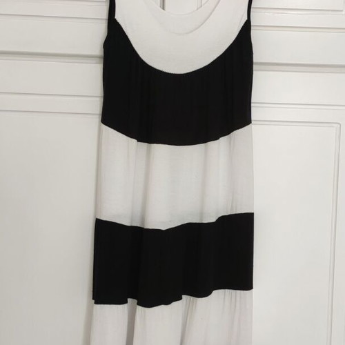 Black and white striped dress one size, like new, romantic style