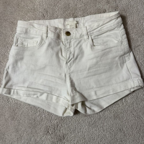 White denim shorts H&M size 36 like new, elastic fabric