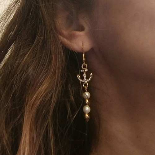 Earrings new with white pearl and gold hematite