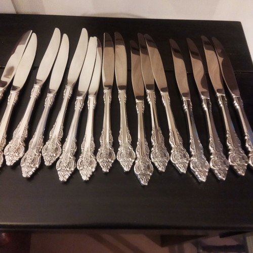 Vintage Apulum Porcelain Dining Set 87 pcs and Oneida Cutlery 69 pcs like new