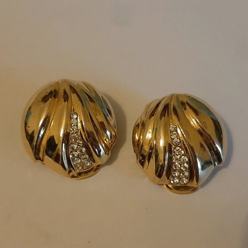 Vintage earrings with clip like new