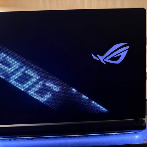 Asus Rog Strix Scar 18 5090 Ultra9 laptop like new, 64GB RAM, Intel Core i9