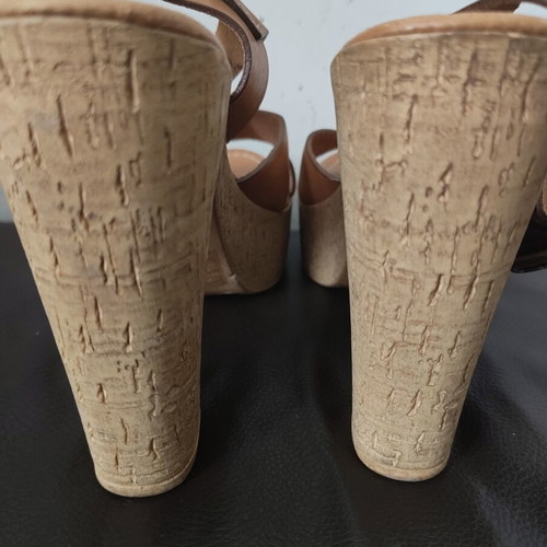 Leather sandals size 40 with 11 cm heel and 4 cm platform like new