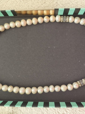 Necklace with pearls and rhinestones used