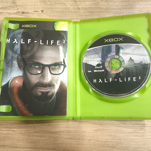 Half Life 2 Xbox like new, English version