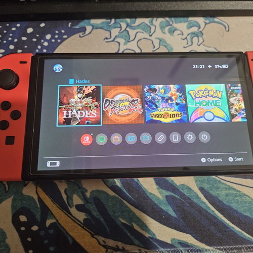 Nintendo Switch OLED Mario edition σαν καινούργιο με Mario Kart 8 και αξεσουάρ