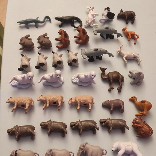 Kinder Egg animal figures collection like new