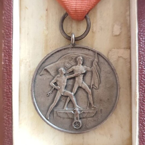 German World War II medal like new with original box