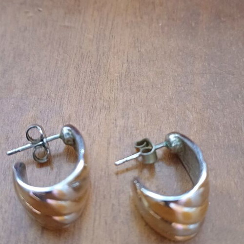 Earrings used gold and silver color