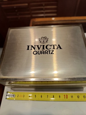 Invicta metal watch box like new