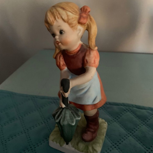 Porcelain figurine Italian origin like new vintage decoration