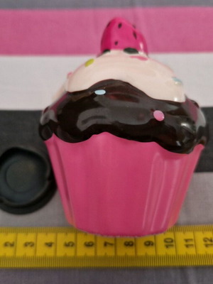 Cupcake piggy bank like new, ceramic with stopper