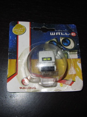 Disney Pixar Wall-E M-O mini figure new in packaging