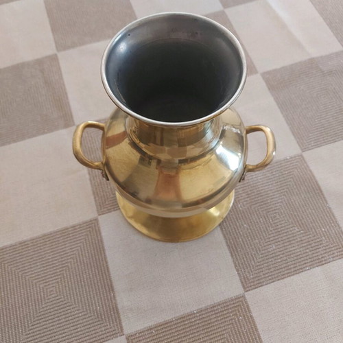 Brass vase like new
