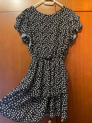 Polka Dot Mini Dress with Ruffles like new, black and white, size M
