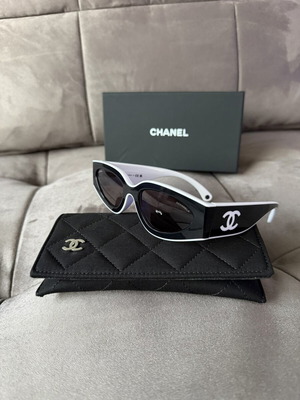 Γυαλιά ηλίου Chanel καινούργια, μαύρο και άσπρο