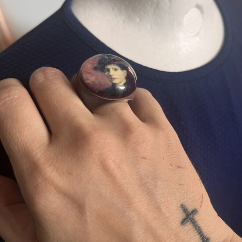 Ring used with purple color and small crack