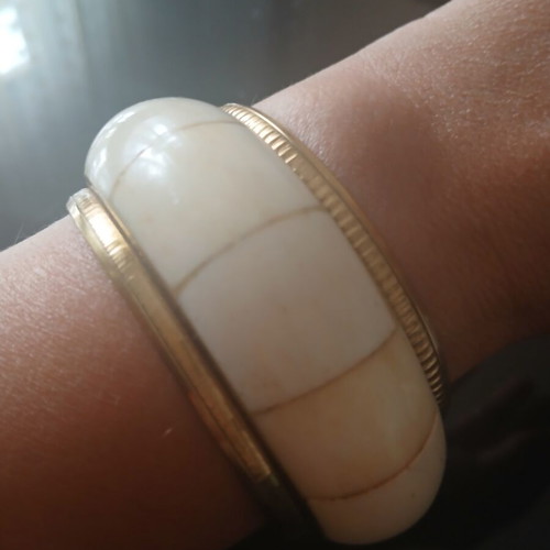 Vintage bracelet with bone 6.5 cm opening like new